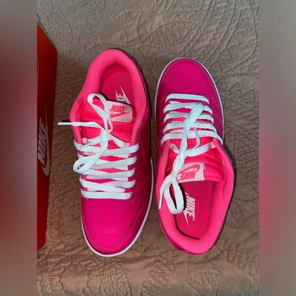 BNWB Nike Dunk Low Hyper Pink - Picture 2 of 8